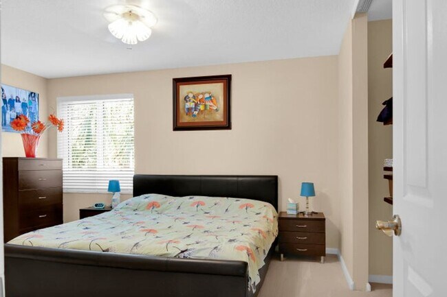 Building Photo - 9022 Dupont Pl