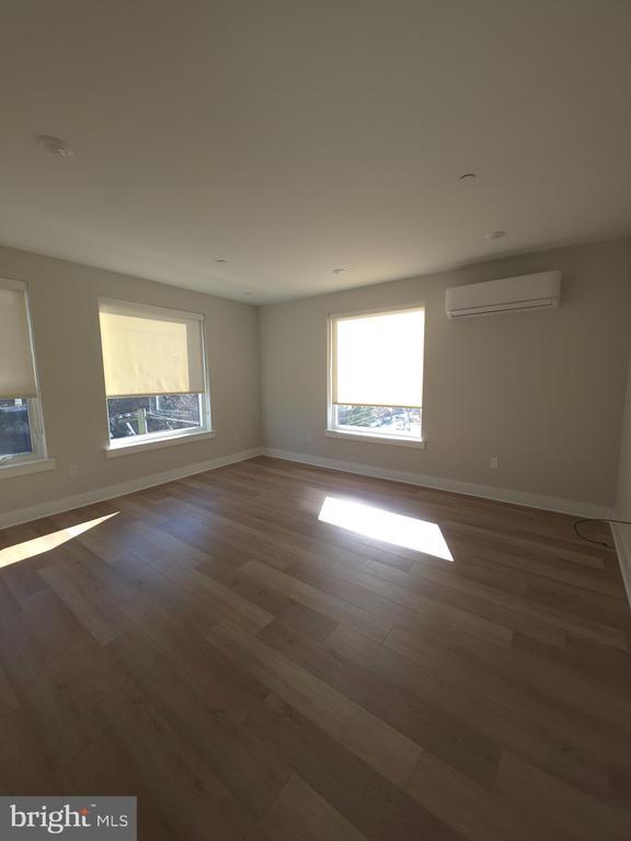 Building Photo - 3503 Midvale Ave