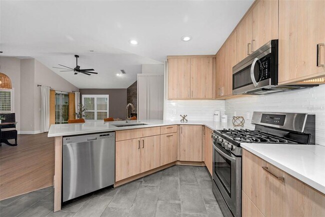 Building Photo - 9821 SW 34th Rd