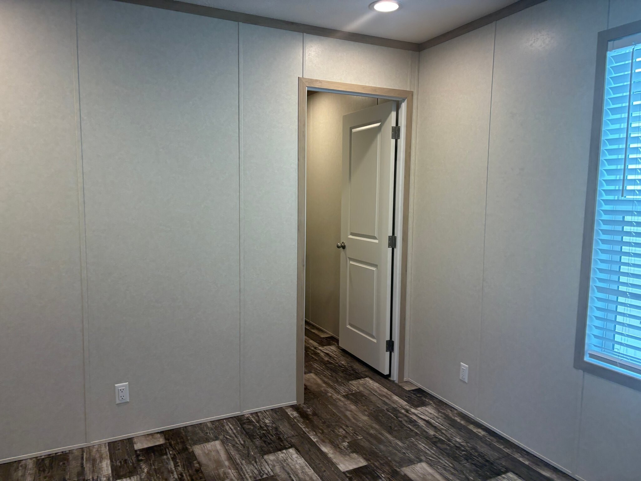 Building Photo - 1213 Park Dr