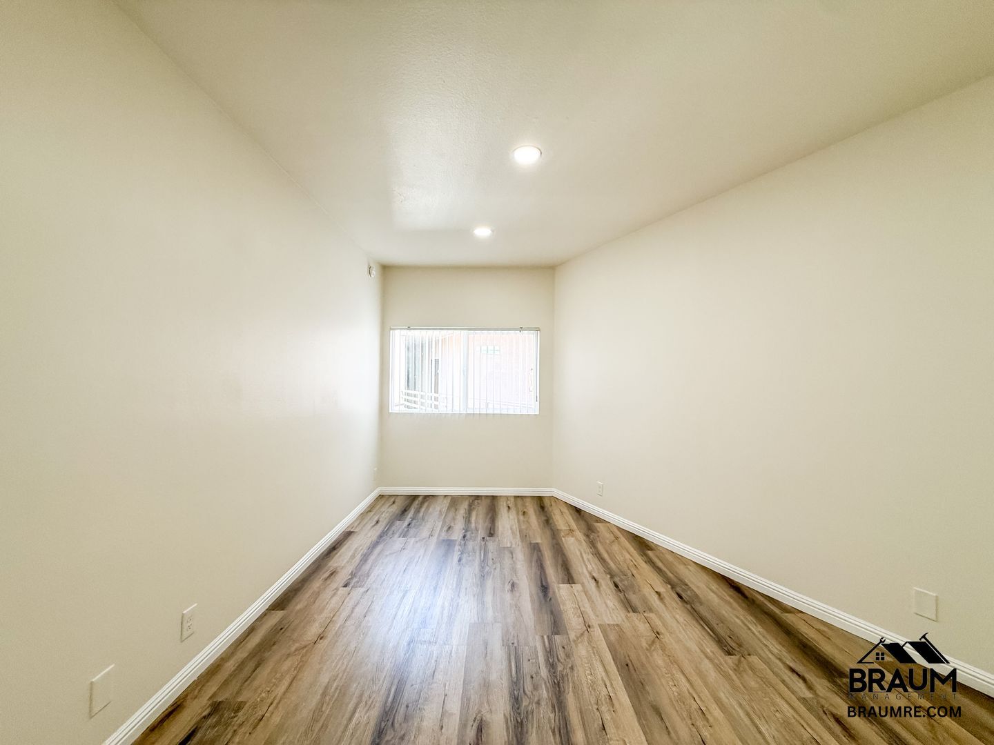 Building Photo - 11459 Collins St