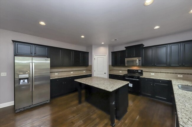 Building Photo - 6059 Cove Park Dr