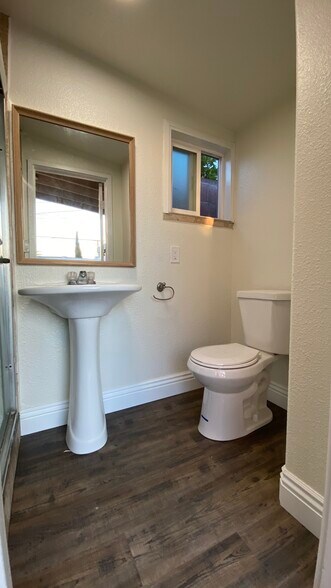 Building Photo - 1542 marine ave