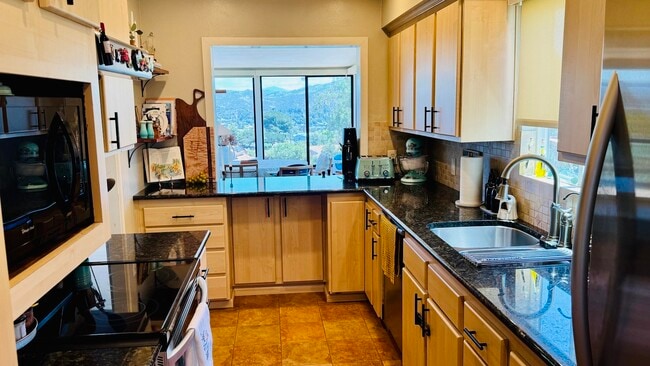 Building Photo - 2846 Panorama Crest