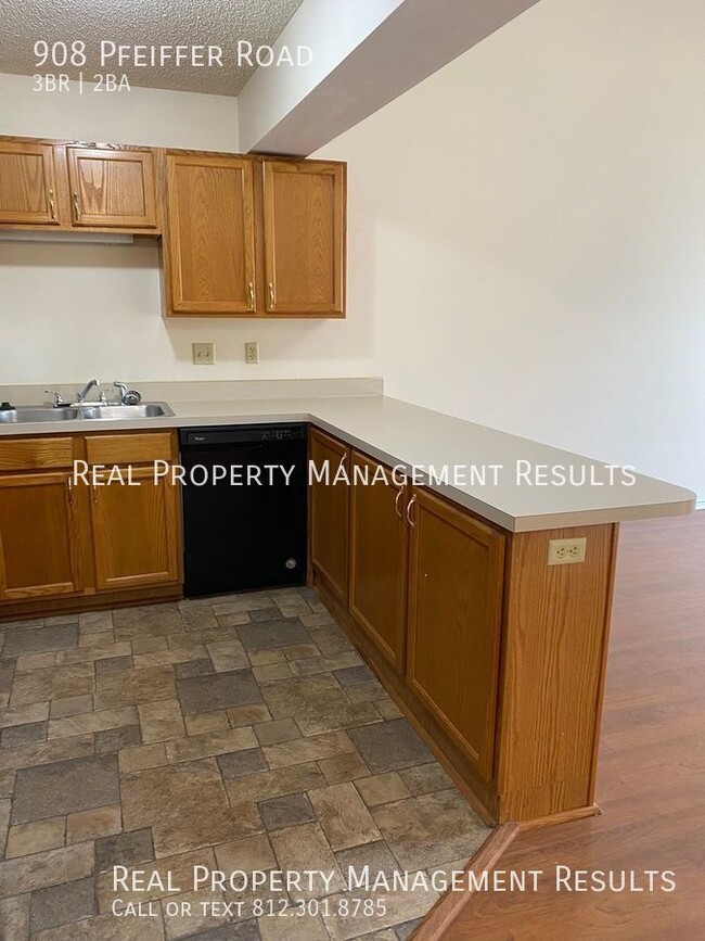 Building Photo - 3 Bedroom, 2 Bath Townhouse, Northside
