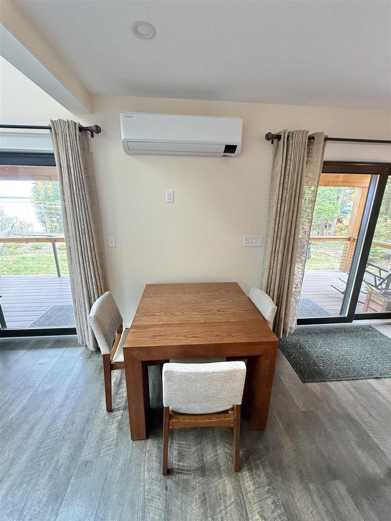 Building Photo - 304 NW River Rd