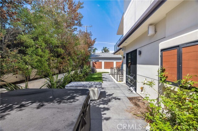 Building Photo - 332 Avenue E