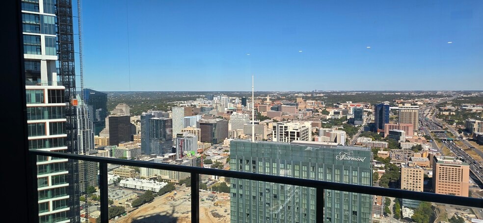 Building Photo - 610 Davis St