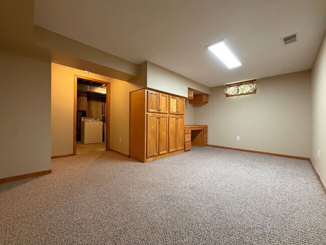 Building Photo - 5653 E Grove Dr SE