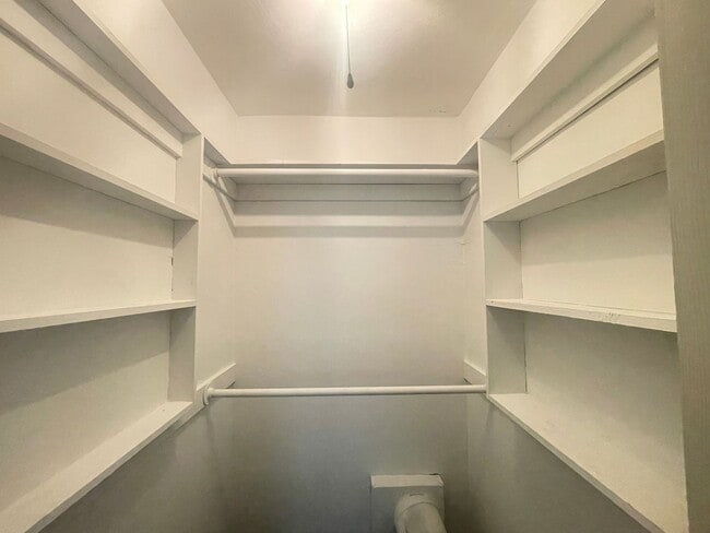 Building Photo - The Perfect 3 Bed, 1.5 Bath Cozy Townhouse