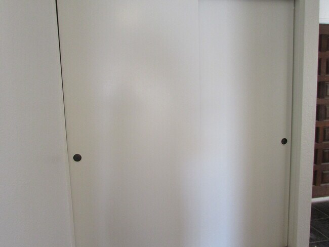 Building Photo - 5271 Bishop St