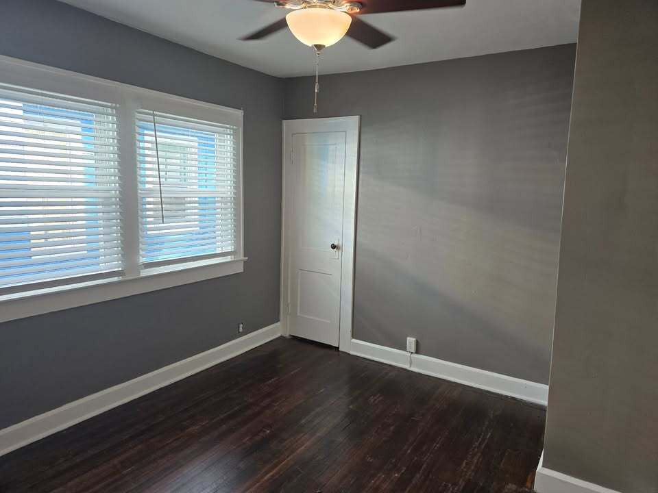 Building Photo - 709 N Drexel Ave