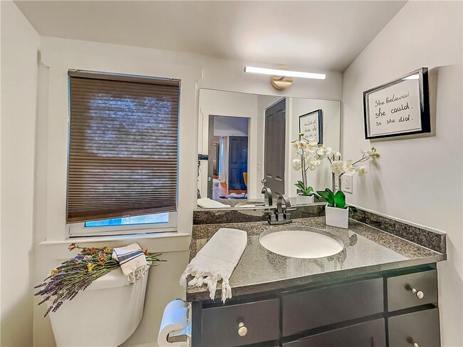 Building Photo - 67 Hogue St NE