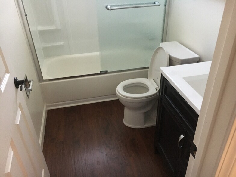 Building Photo - 301 Whitesell St W