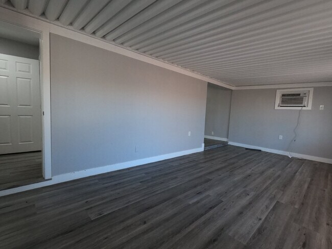 Building Photo - SINGLE-STORY HOME | NEWLY RENOVATED | SAHARA & EASTERN | CENTRAL LAS VEGAS