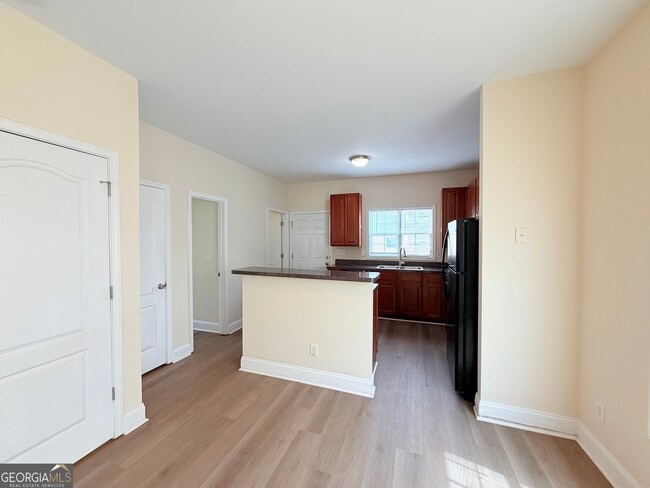 Building Photo - 109 Vine St NW