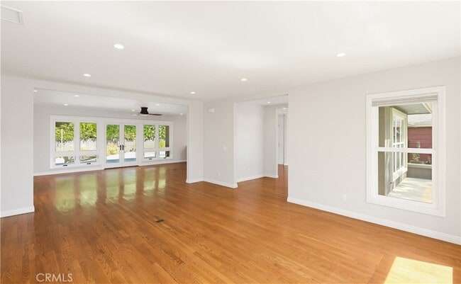 Building Photo - 933 W Riviera Dr