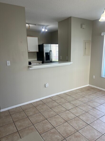 Building Photo - 2035 Fluorshire Dr