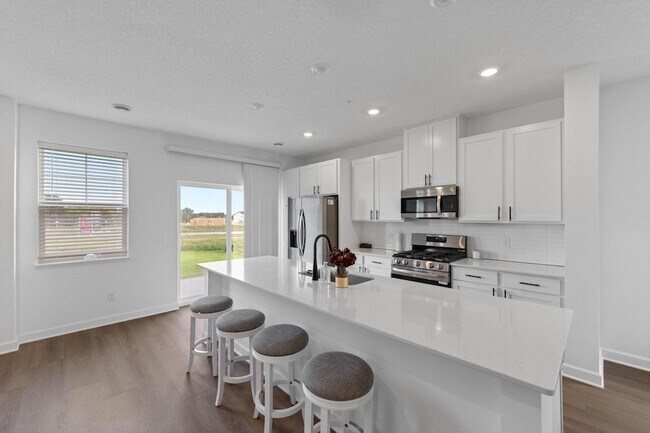 Building Photo - 985 Annagaire Curv