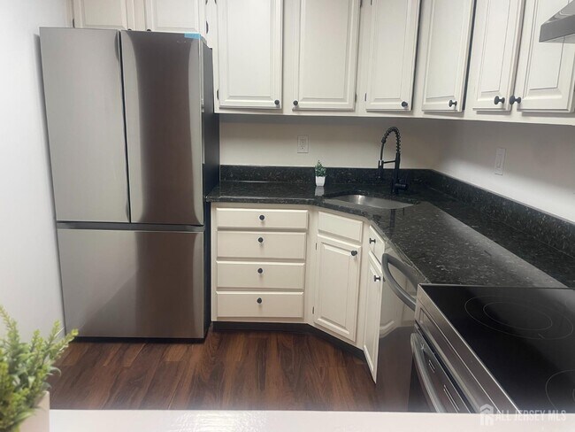 Building Photo - 1019 Ravens Crest Dr
