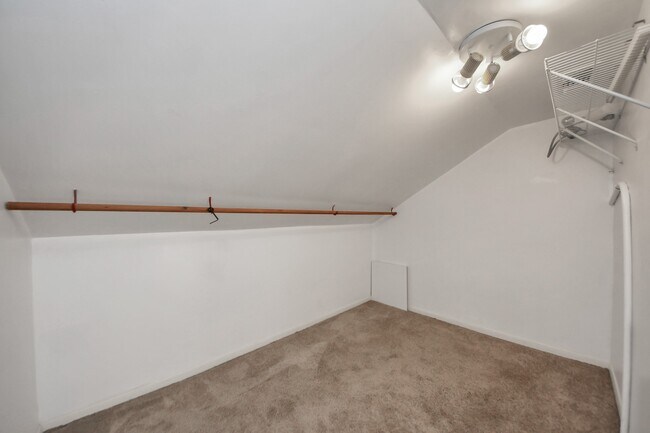 Building Photo - 1523 Waverly St