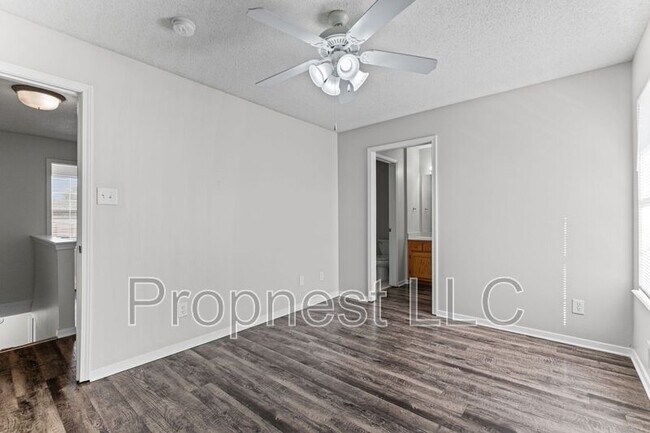 Building Photo - 854 Barrington Woods Cove