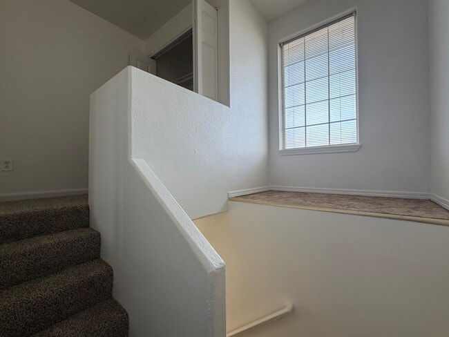 Building Photo - 4338 Ward Pl NE