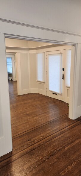 Building Photo - 459 Boulevard Way