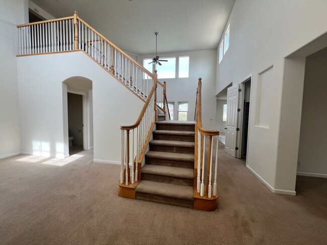 Building Photo - Luxury LAKEFRONT property!!!