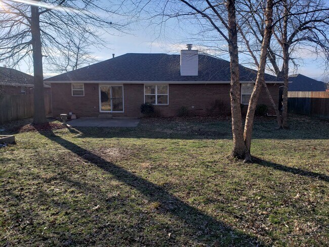 Building Photo - Southwest Springfield - Battlefield Area, ...