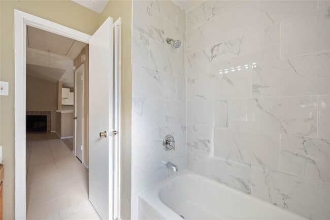 Building Photo - 3811 Meadow Pl Dr