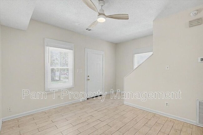 Building Photo - 814 Ott St