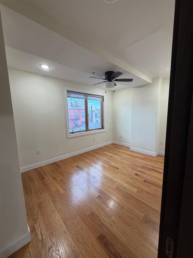 Building Photo - 76 Cottage St