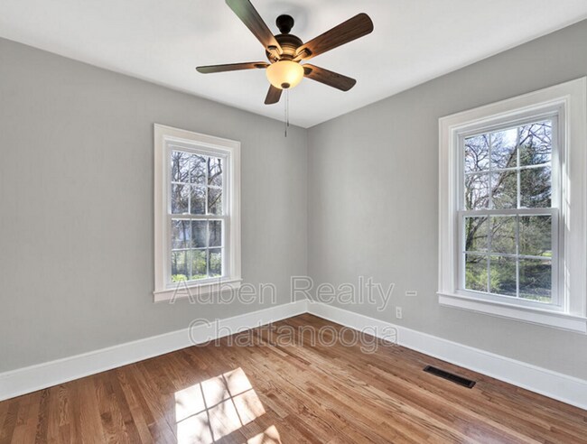 Building Photo - 118 Pinehurst Ave