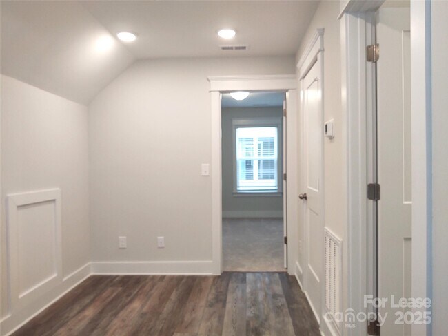 Building Photo - 4018 Belle Landing Rd