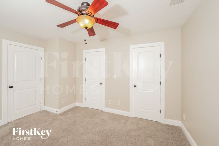 Building Photo - 6950 Meadow Ridge Dr