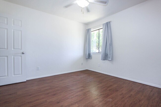 Building Photo - 2850 N Cedar Springs Ln