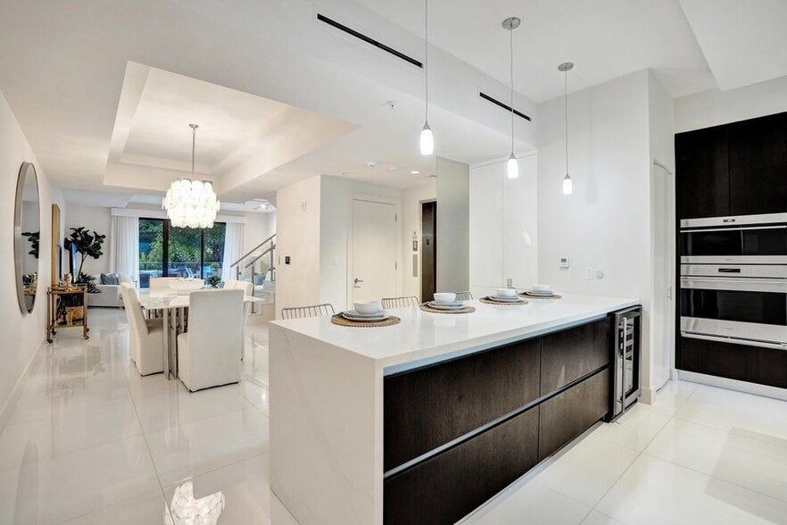 Building Photo - 3030 N Ocean Blvd