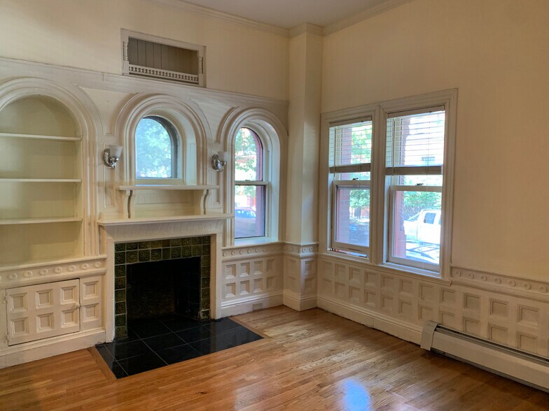 Building Photo - 195 Commonwealth Ave