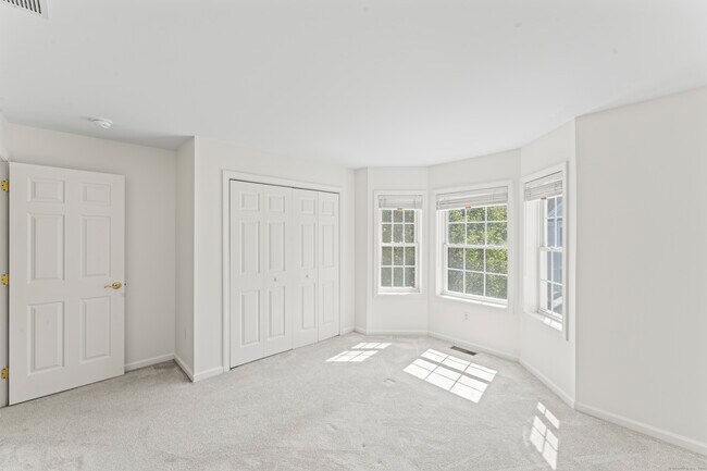 Building Photo - 601 Larson Dr