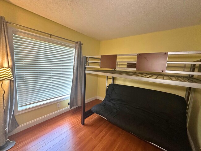 Building Photo - 2171 NE 66th St