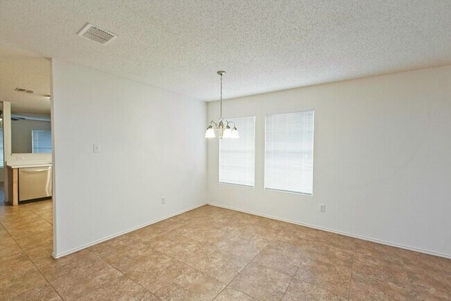 Building Photo - 2508 Clear Brook Dr
