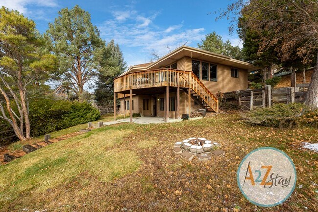 Building Photo - Executive Rental in North End Foothills