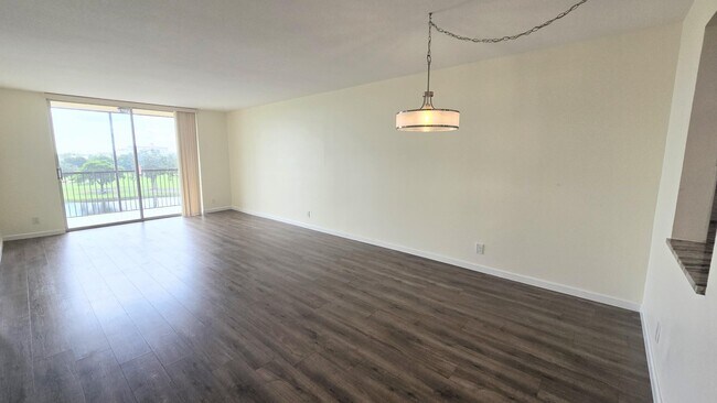 Building Photo - 3100 W Rolling Hills Cir