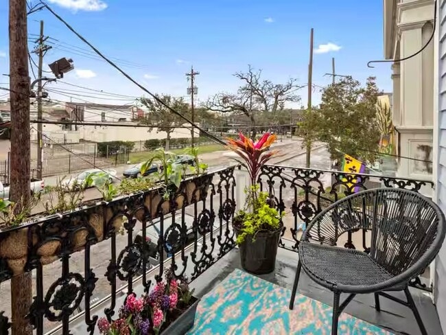 Building Photo - 1525 Melpomene St