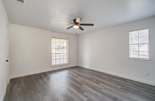 Building Photo - 808 Stone Mountain Dr