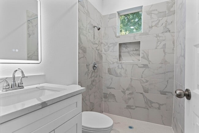 Building Photo - 4013 Ward St