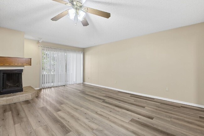Building Photo - 1065 Acapulco Ct