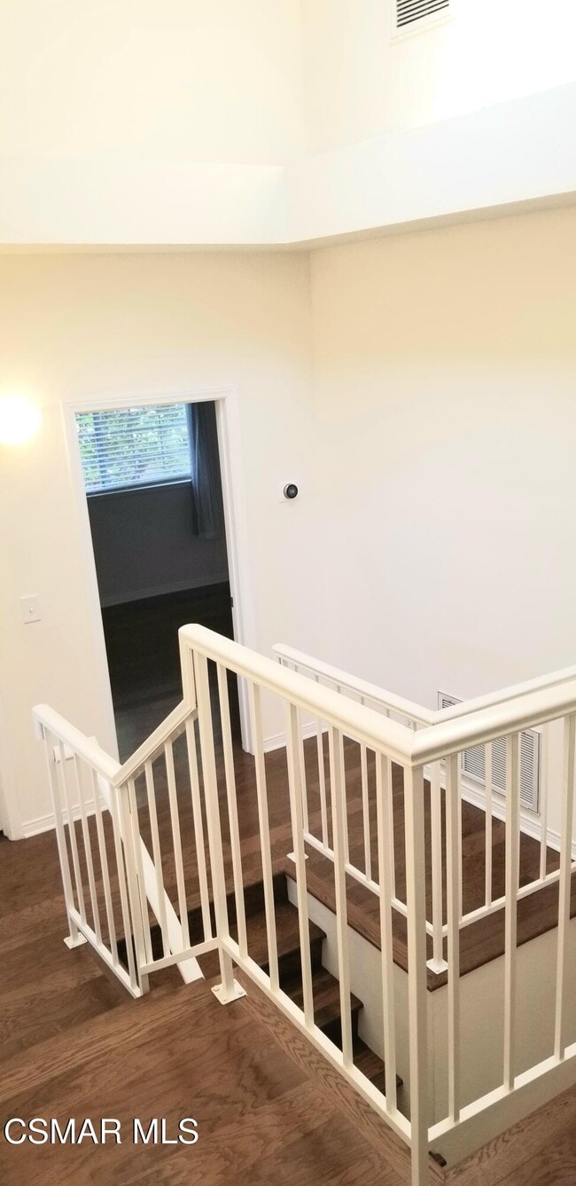 Building Photo - 3075 E Hillcrest Dr