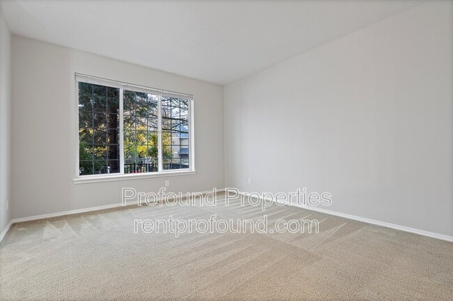 Building Photo - 2310 NW Roseburg Terrace